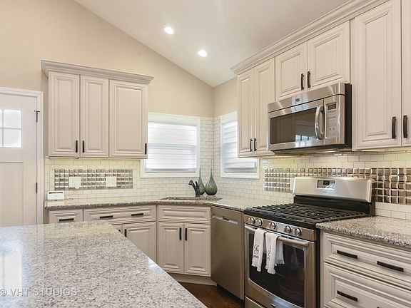 4th image of 7908 W Park Ave