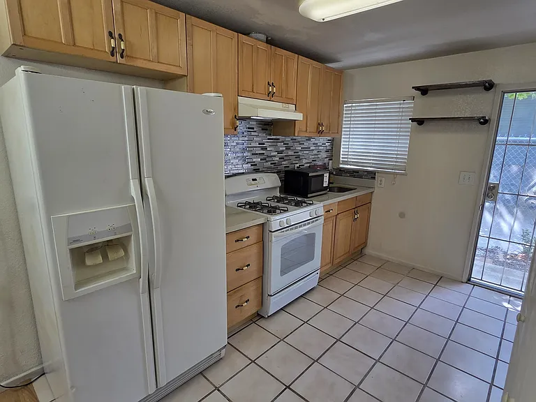 326 Arkansas St #B — Photo 5