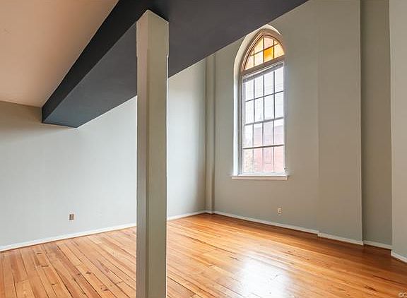 3rd image of 2511 E Broad St #6