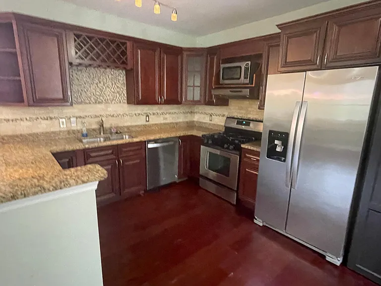 302 Saint Michaels Walk — Photo 2