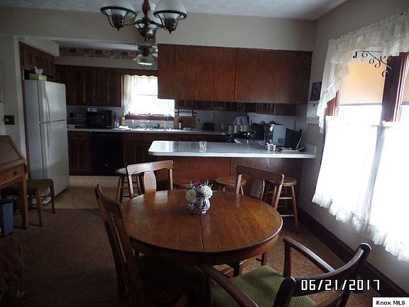 5th image of 104 Tilton St