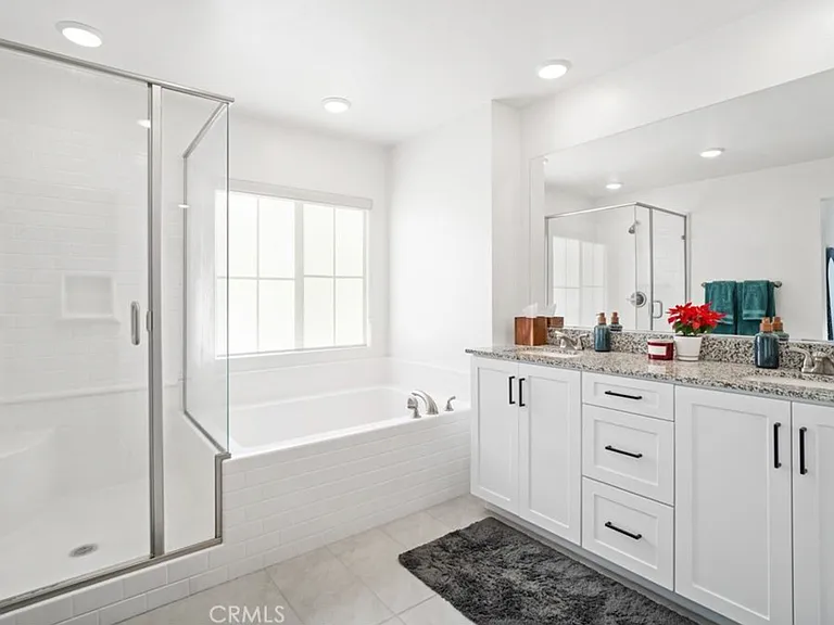 master bedroom bathroom