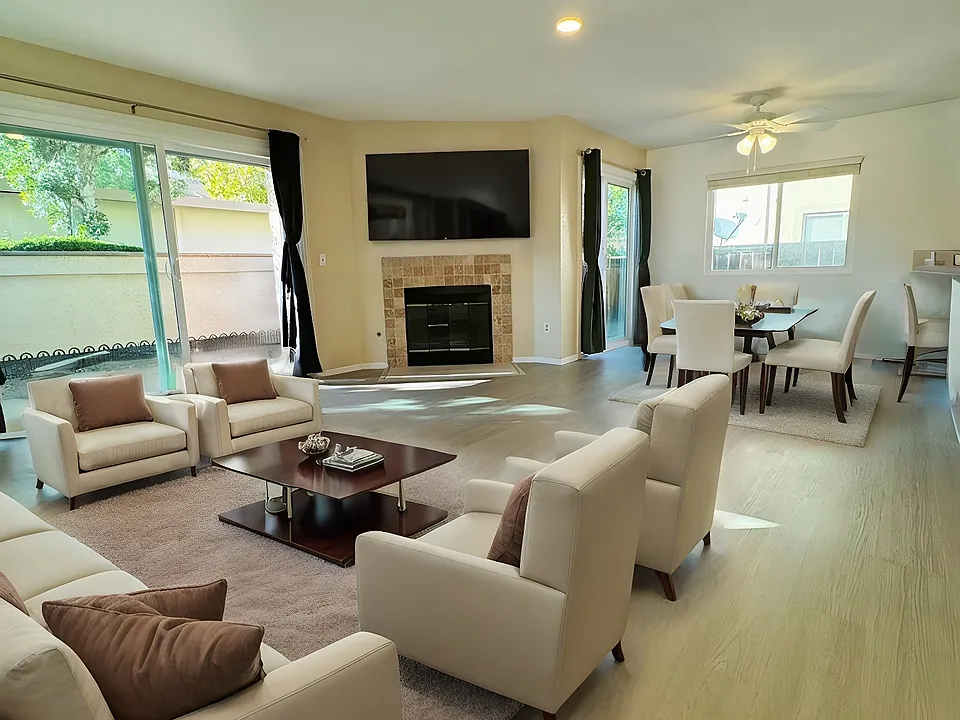 11329 Avenida De Los Lobos #B