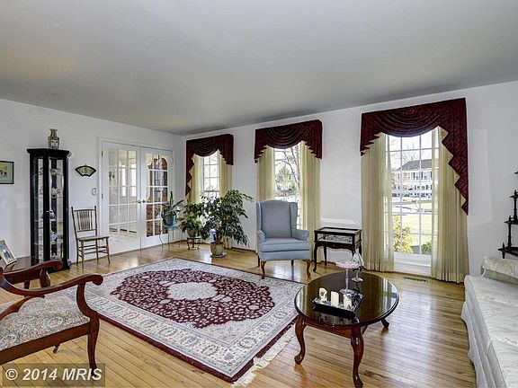 4th image of 9 Founders Mill Ct