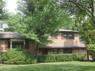 20 Stoneham Pl, Metuchen, NJ 08840