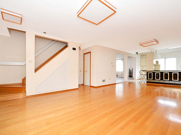 3rd image of 27 Oceanic Ave