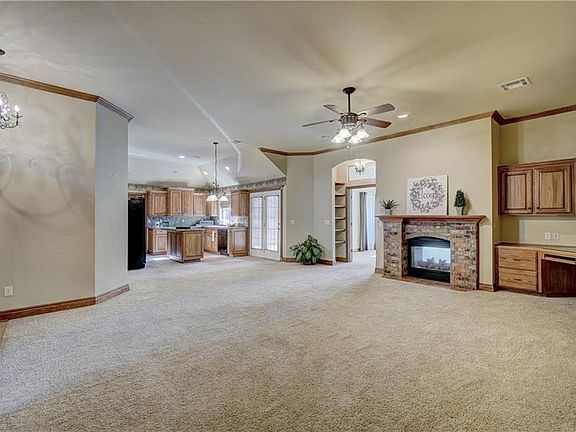 4th image of 529 SW 123rd Pl