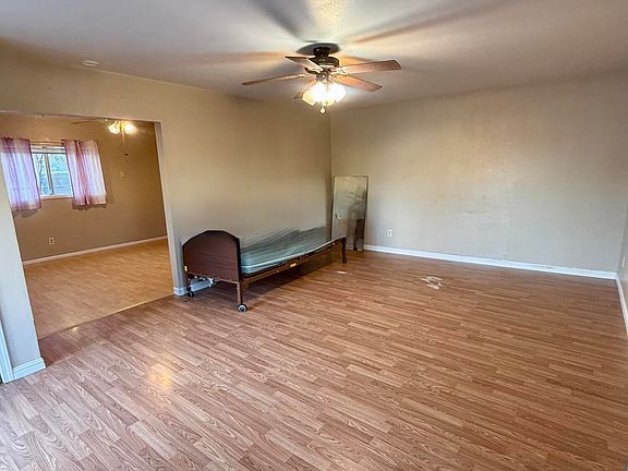 4th image of 566 Douglas St