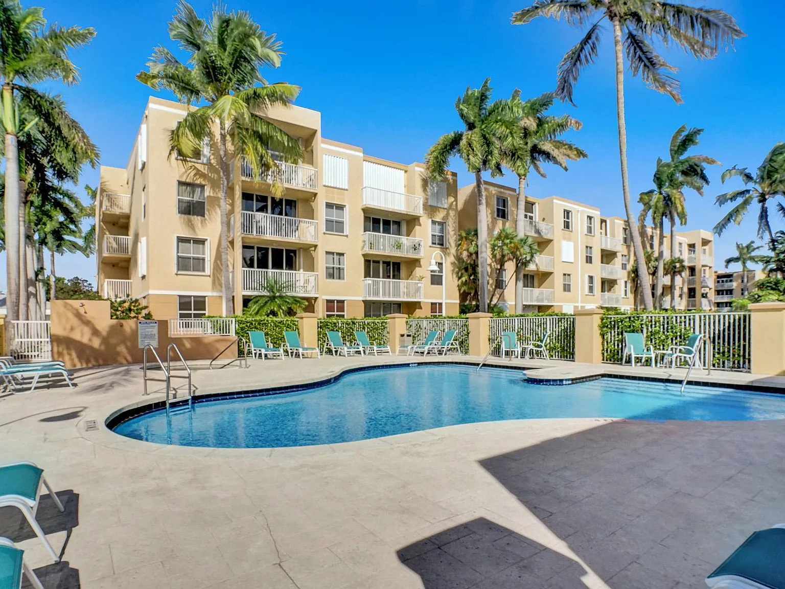 2 bed, 2.0 bath, 1022 sqft, $2,400 — Photo 2
