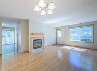 1182 Havenview Dr, Shakopee, MN 55379