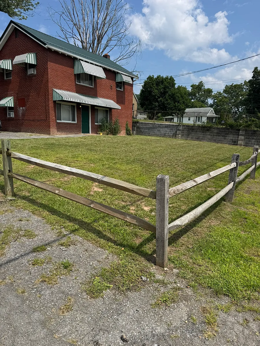 Building Photo - 12611 Bedford Rd NE #2