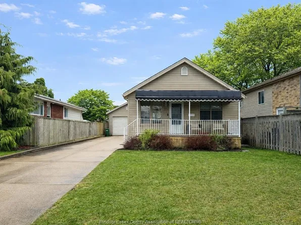 2579 Lloyd George Blvd, Windsor, ON N8T 2T3