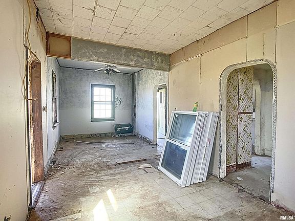 4th image of 204 Main Ave