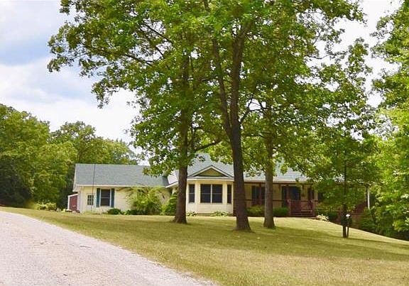 3rd image of 6796 Oak Hills Dr