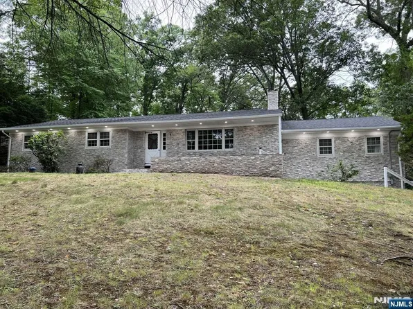 256 Forest Glen Ave, Franklin Lakes, NJ 07417