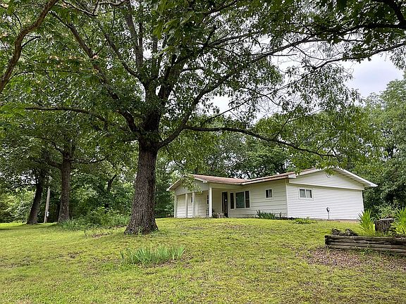 2nd image of 24 Quail Run Rd