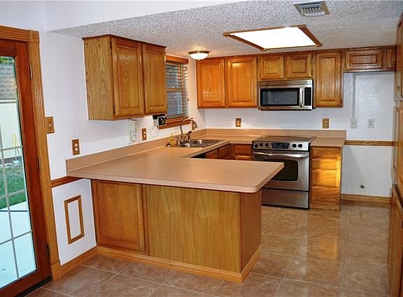 5th image of 1013 Blue Jay Dr