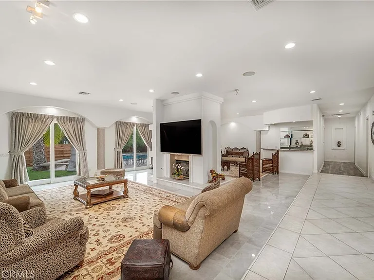 5206 Topeka Dr — Photo 18