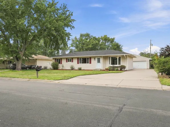 2107 Shale Ln, Eagan, MN 55122