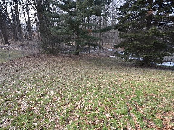 5th image of 332 Celia Ave
