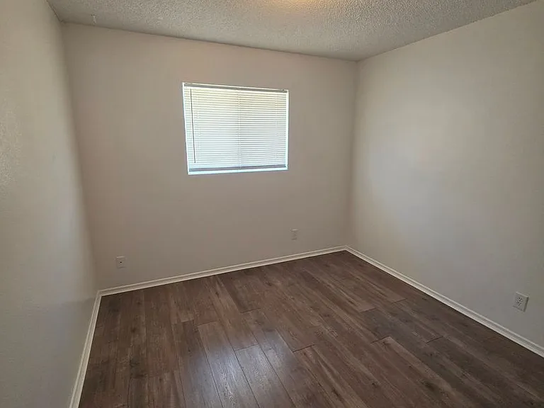 1160 Jasper Ave — Photo 6