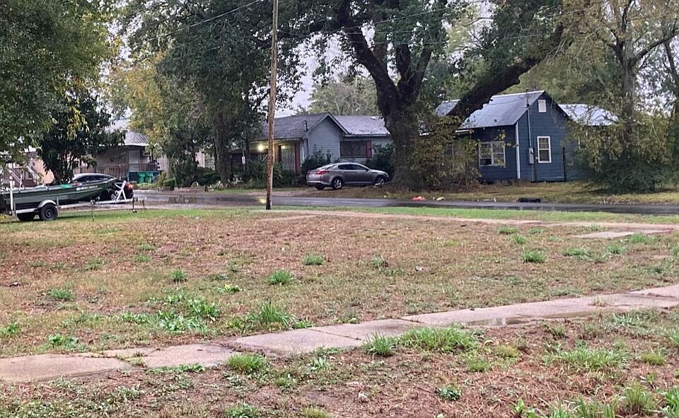 2nd image of SE Corner Of Ross Avenue & West St #3