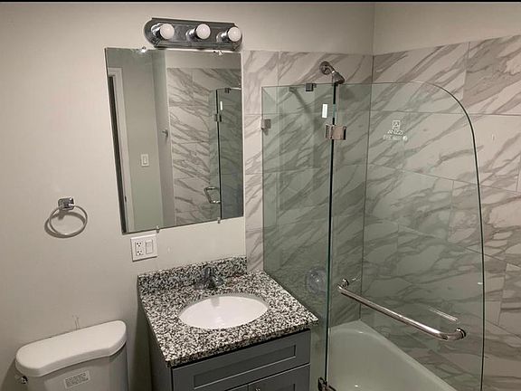 3rd image of 4625 S Lake Park Ave