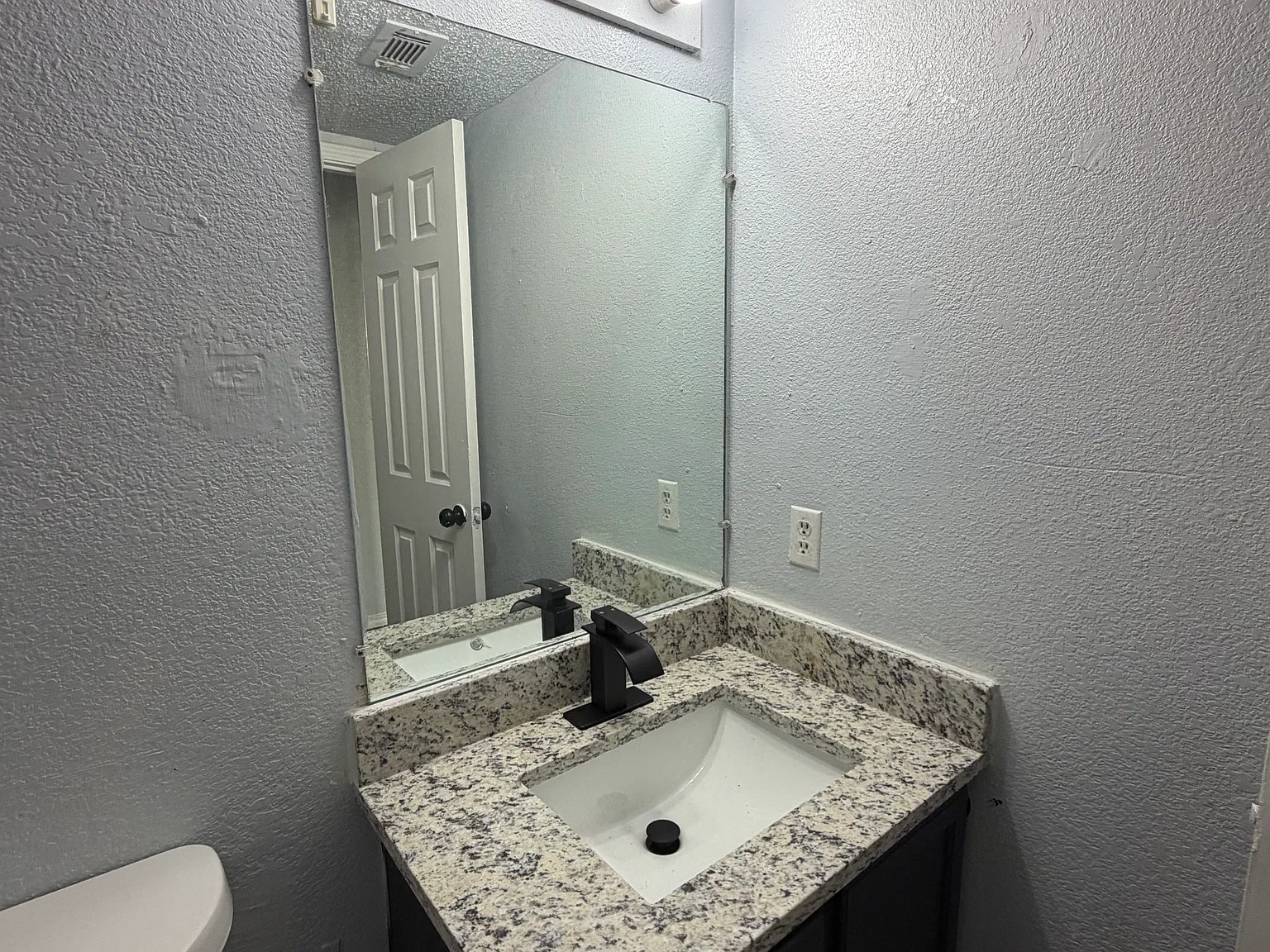 2 bed, 1050 sqft, $1,450 — Photo 3