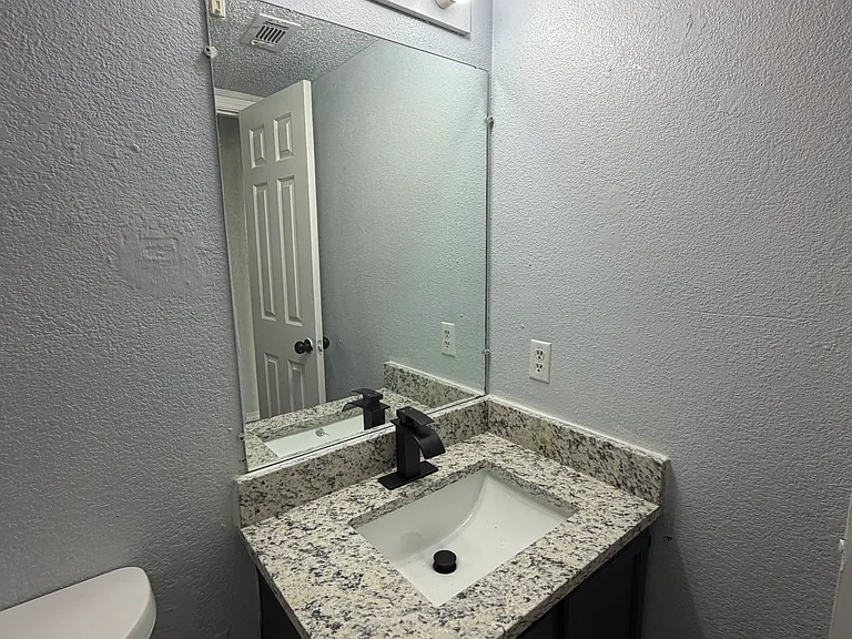 320 S Center St #114 — Photo 9