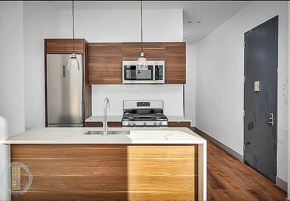 5th image of 3 Spencer Pl