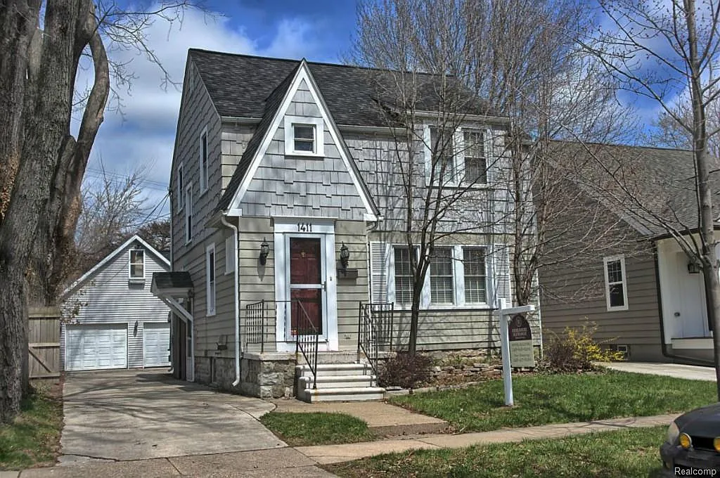 1411 Chapin Ave photo 1