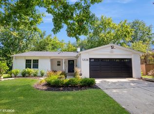 1328 Briarwood Dr, Naperville, IL 60540