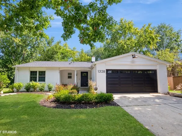 1328 Briarwood Dr, Naperville, IL 60540