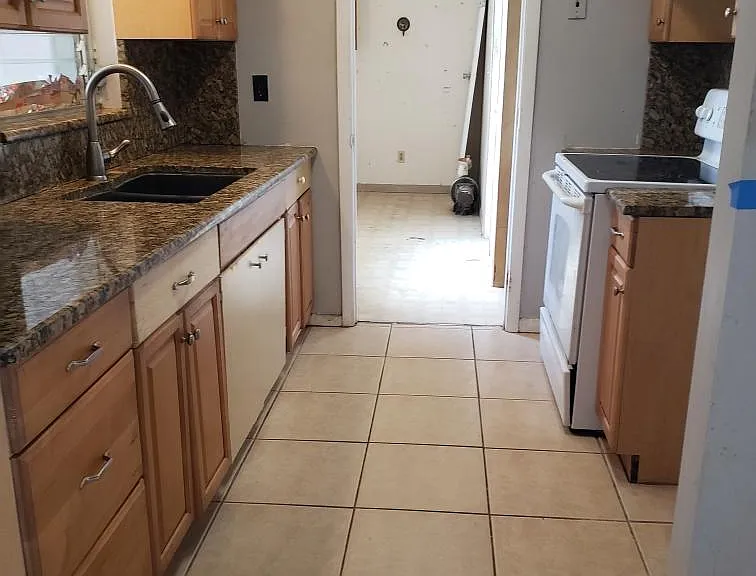 1420 Kimdale St E — Photo 25