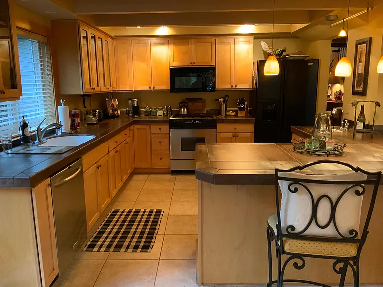 Southern window, large under mount sink.