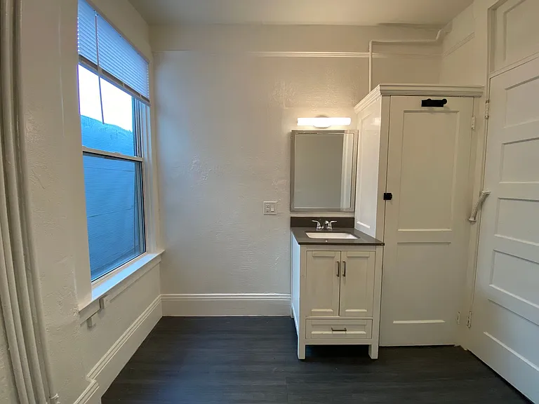 668 Clay St #71 — Photo 3