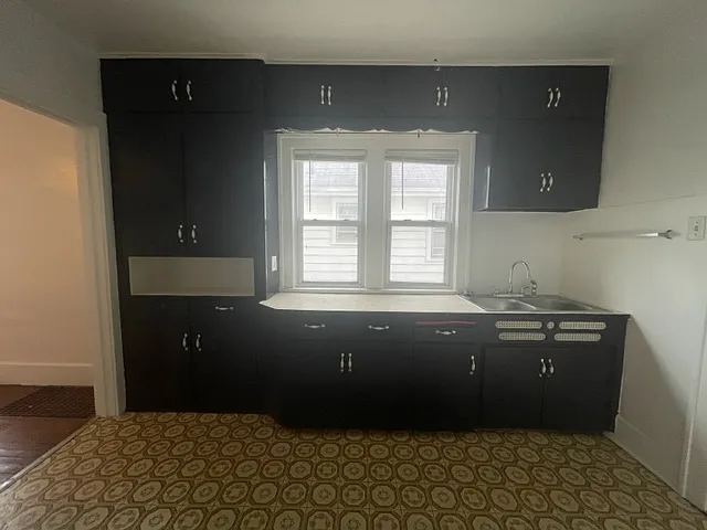 1141 N College St — Photo 13