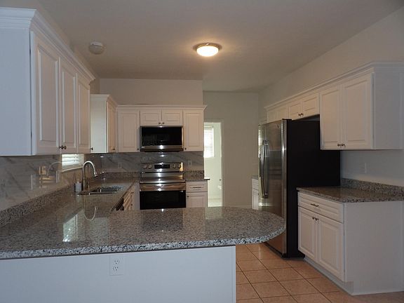 5th image of 905 Foxboro Dr