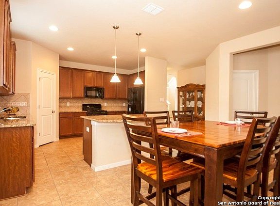 5th image of 532 Livingston Dr