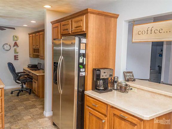 4th image of 662 Oakwood Pl