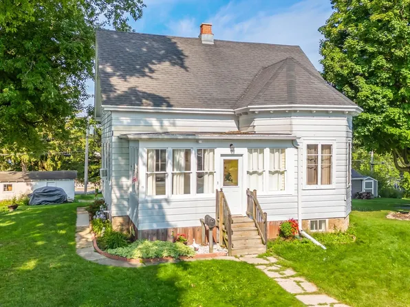 2227 Jackson St, New Holstein, WI 53061