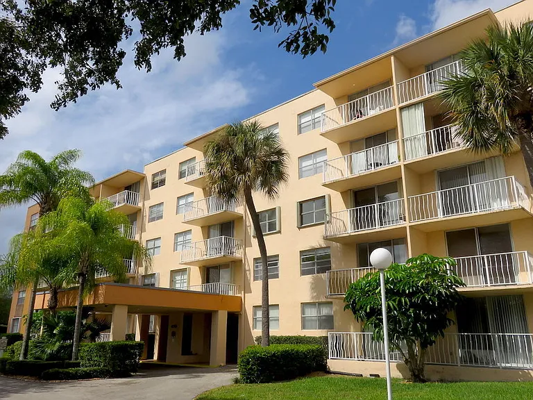 470 Executive Center Dr #2K — Photo 9