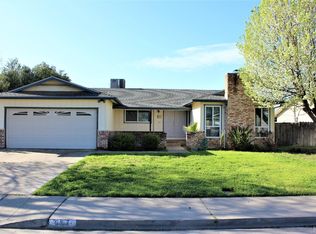 607 Meadow Ln, Lemoore, CA 93245