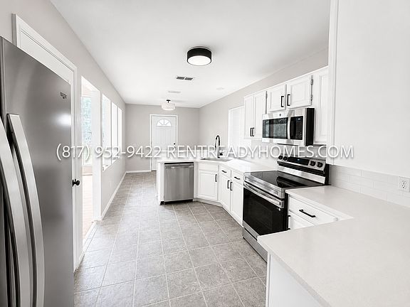 3rd image of 3405 Plantation Ln