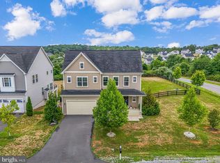 18152 Ridgewood Pl, Round Hill, VA 20141