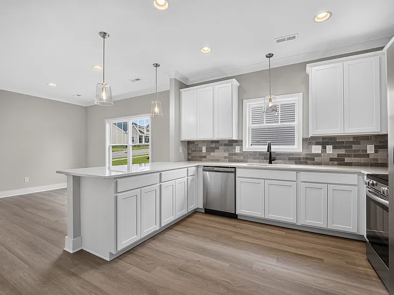104 Thornberry Rd — Photo 6