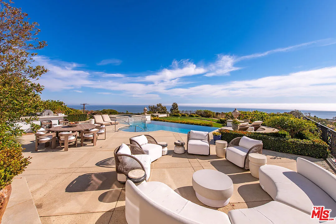 6 bed, 8.0 bath, 7940 sqft, $50,000 — Photo 2