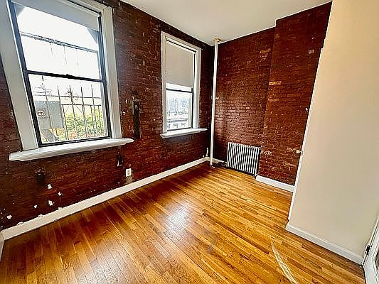 5th image of 254 E 3rd St #29