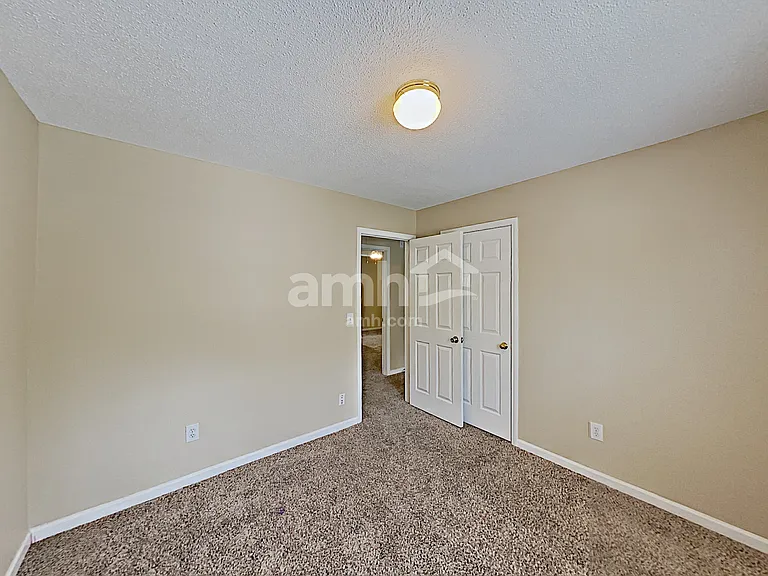 5759 Newnan Cir — Photo 17