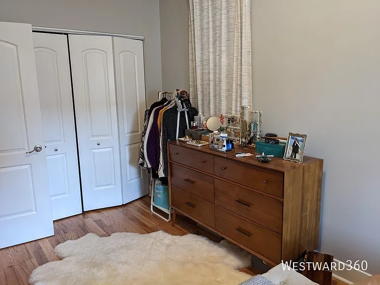 2344 N Oakley Ave #1 — Photo 7